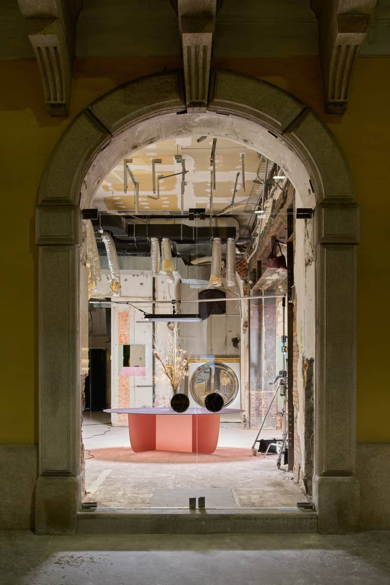 Behind the windows Glas Italia showroom 4